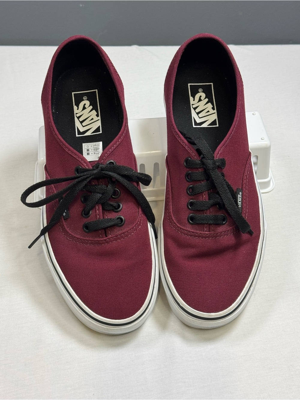 Vans Authentic Port Royale Black Burgundy Low Top Skate Shoes Men 8.5 Women 10